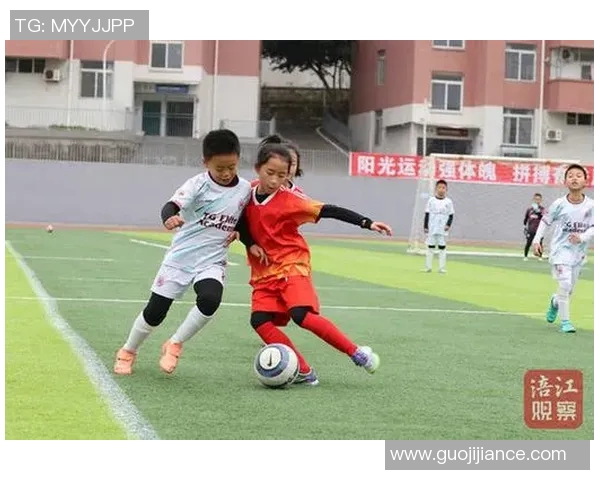 七七爱足球：青春的热情与梦想在绿茵场上绽放