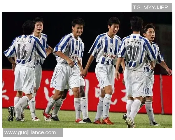 上海排球队的逆袭之旅：从低谷到巅峰的奋斗与荣耀记录