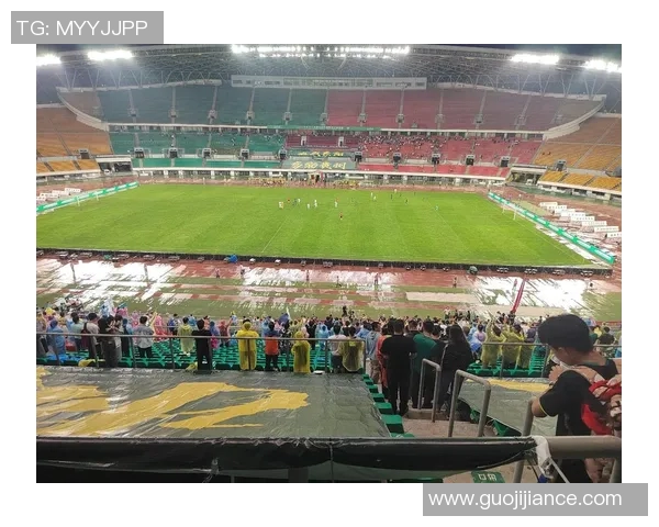 中间足球的魅力与战术解析探讨足球运动的核心价值与团队协作的重要性